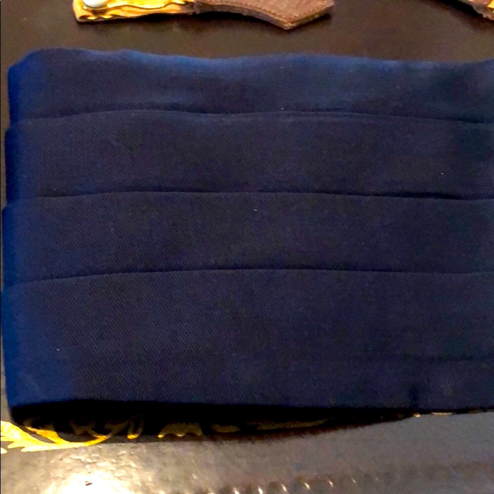 Vintage: dark blue comberbun, and 2 bowties 🎩